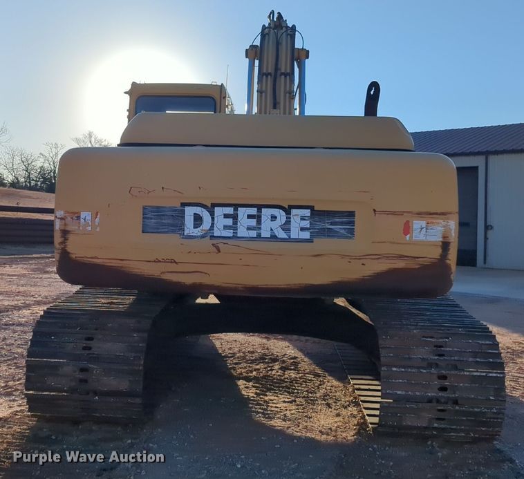 image for item ER1005 2001 John Deere 200LC excavator