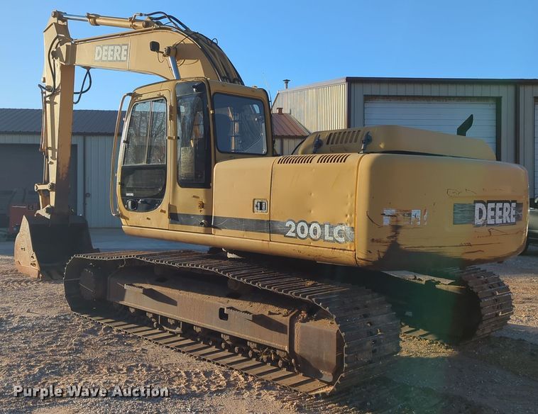 image for item ER1005 2001 John Deere 200LC excavator