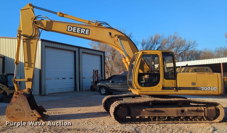 image for item ER1005 2001 John Deere 200LC excavator