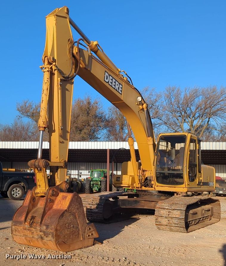 image for item ER1005 2001 John Deere 200LC excavator