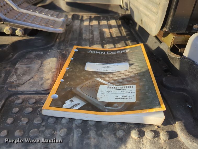 image for item ER1005 2001 John Deere 200LC excavator