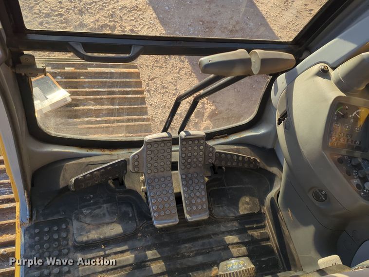 image for item ER1005 2001 John Deere 200LC excavator