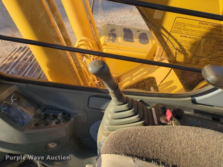 image for item ER1005 2001 John Deere 200LC excavator