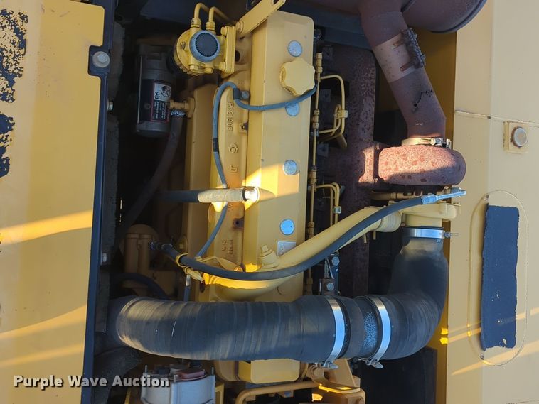 image for item ER1005 2001 John Deere 200LC excavator