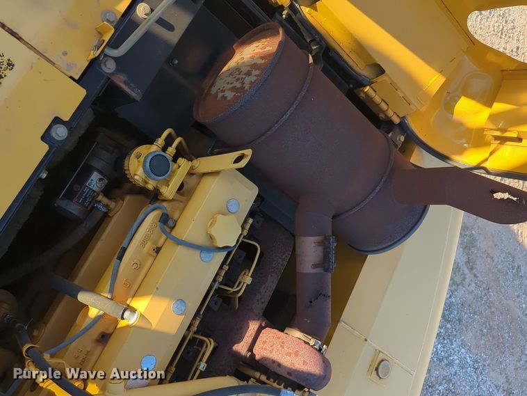 image for item ER1005 2001 John Deere 200LC excavator