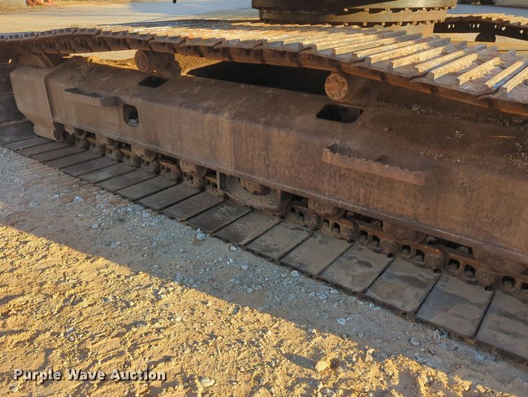 image for item ER1005 2001 John Deere 200LC excavator