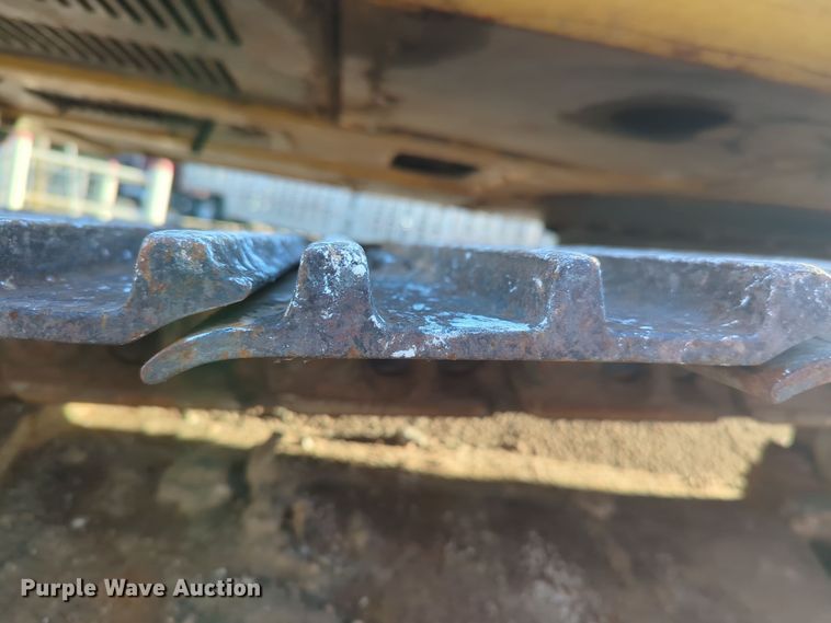 image for item ER1005 2001 John Deere 200LC excavator