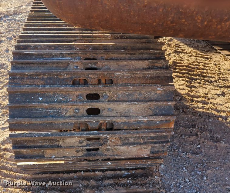 image for item ER1005 2001 John Deere 200LC excavator