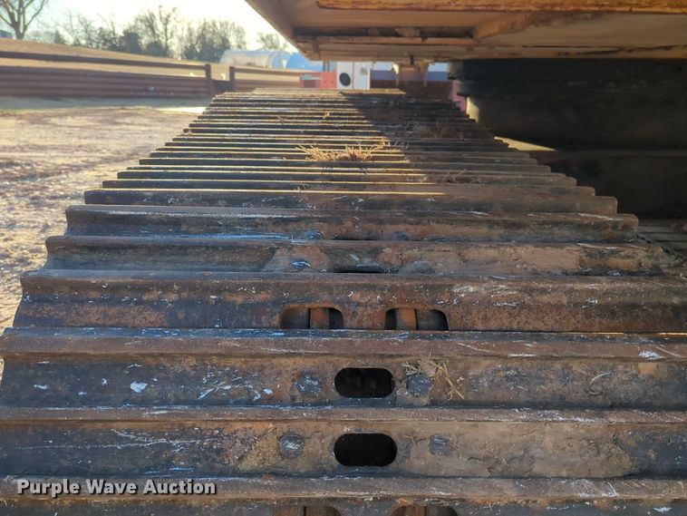 image for item ER1005 2001 John Deere 200LC excavator