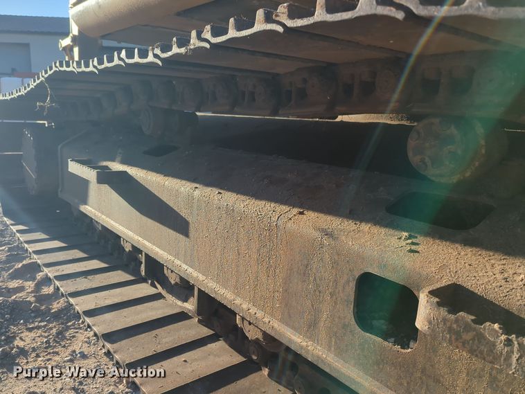 image for item ER1005 2001 John Deere 200LC excavator