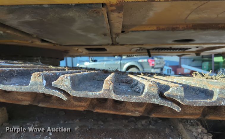 image for item ER1005 2001 John Deere 200LC excavator
