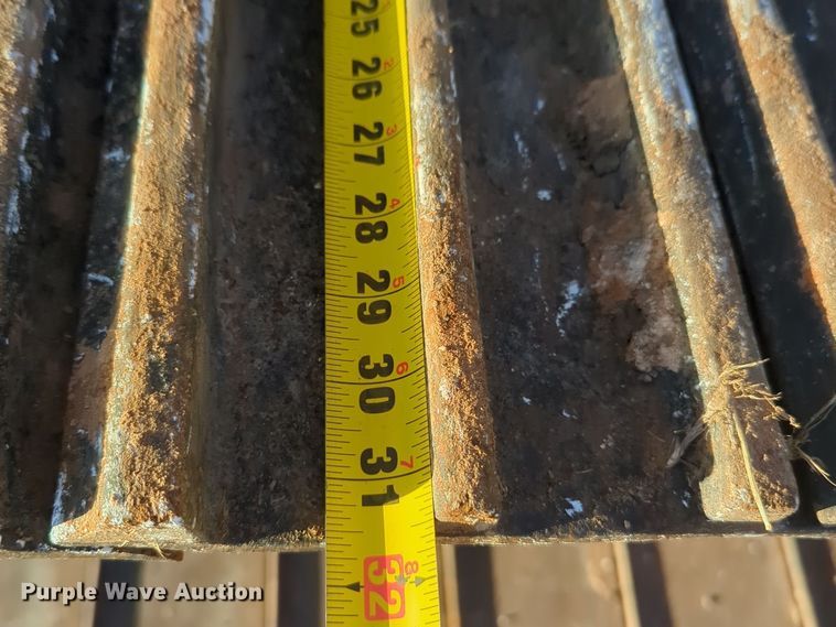 image for item ER1005 2001 John Deere 200LC excavator