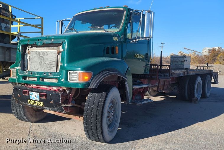 image for item ER4579 2006 Sterling L9500 flatbed truck