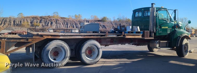 image for item ER4579 2006 Sterling L9500 flatbed truck