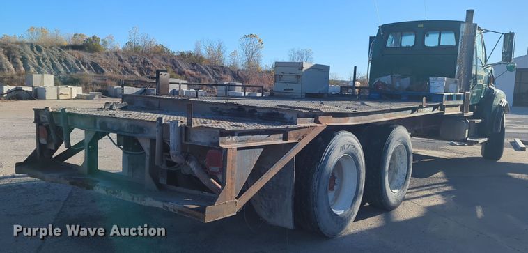 image for item ER4579 2006 Sterling L9500 flatbed truck