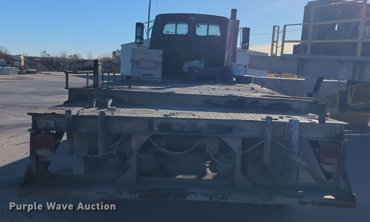 image for item ER4579 2006 Sterling L9500 flatbed truck