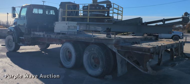 image for item ER4579 2006 Sterling L9500 flatbed truck