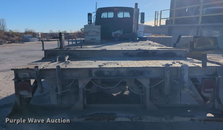 image for item ER4579 2006 Sterling L9500 flatbed truck