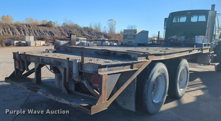 image for item ER4579 2006 Sterling L9500 flatbed truck