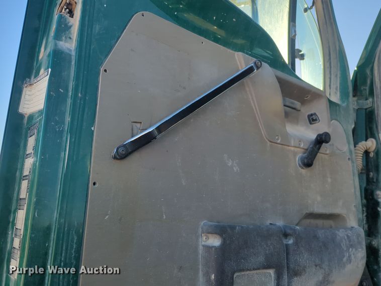 image for item ER4579 2006 Sterling L9500 flatbed truck