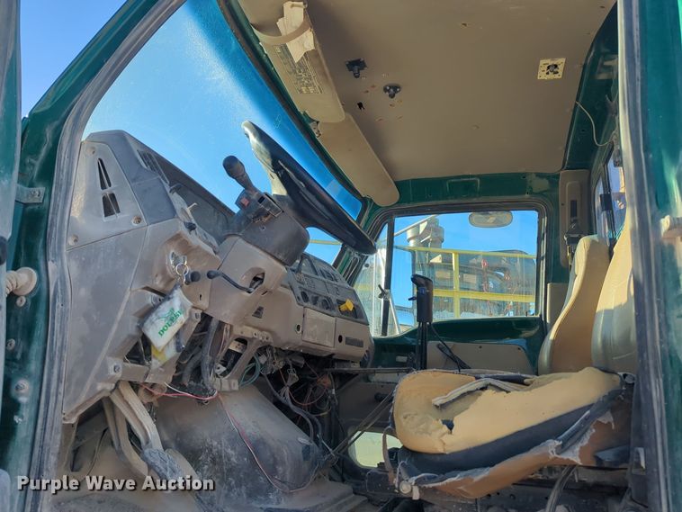 image for item ER4579 2006 Sterling L9500 flatbed truck