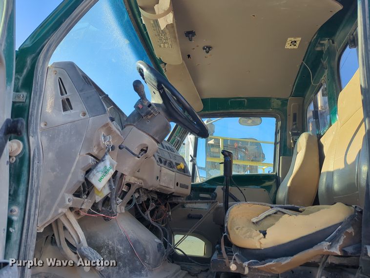 image for item ER4579 2006 Sterling L9500 flatbed truck