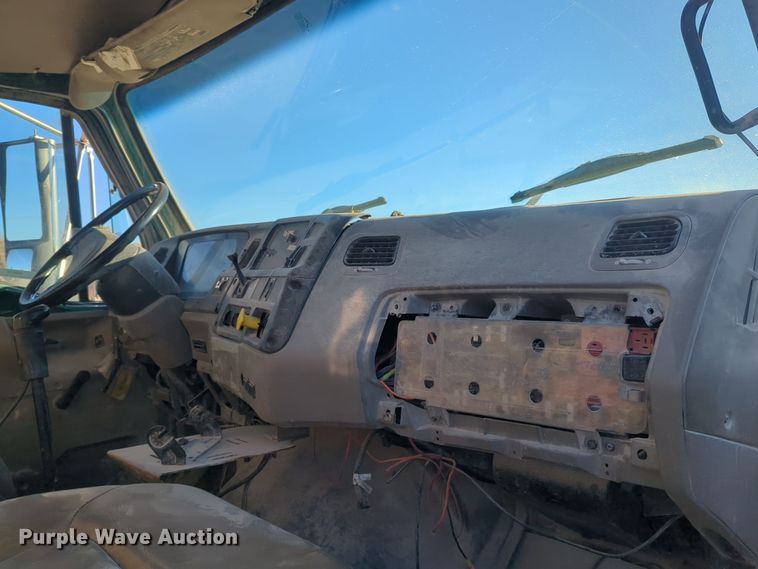 image for item ER4579 2006 Sterling L9500 flatbed truck