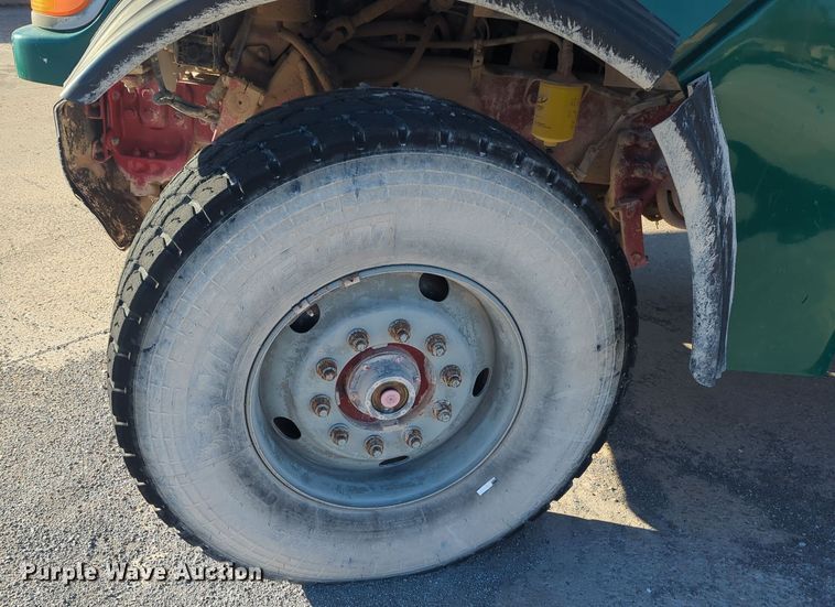 image for item ER4579 2006 Sterling L9500 flatbed truck