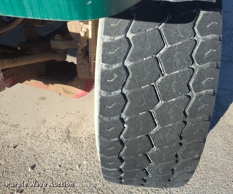 image for item ER4579 2006 Sterling L9500 flatbed truck