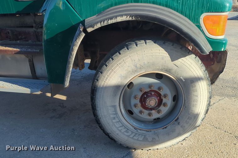 image for item ER4579 2006 Sterling L9500 flatbed truck