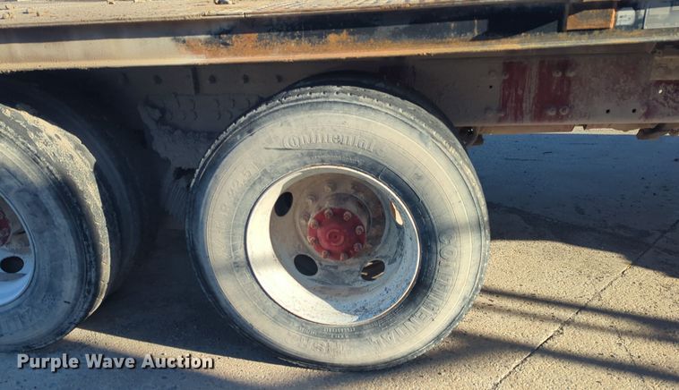 image for item ER4579 2006 Sterling L9500 flatbed truck