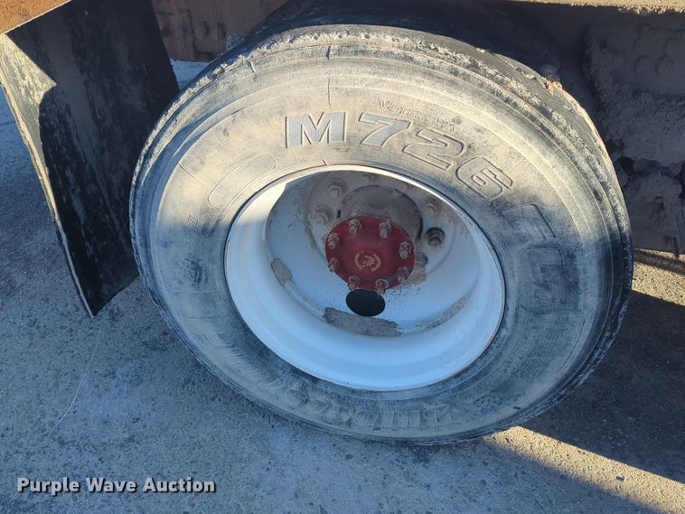 image for item ER4579 2006 Sterling L9500 flatbed truck