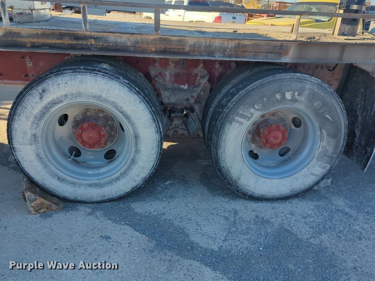 image for item ER4579 2006 Sterling L9500 flatbed truck