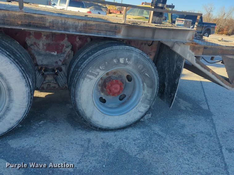 image for item ER4579 2006 Sterling L9500 flatbed truck