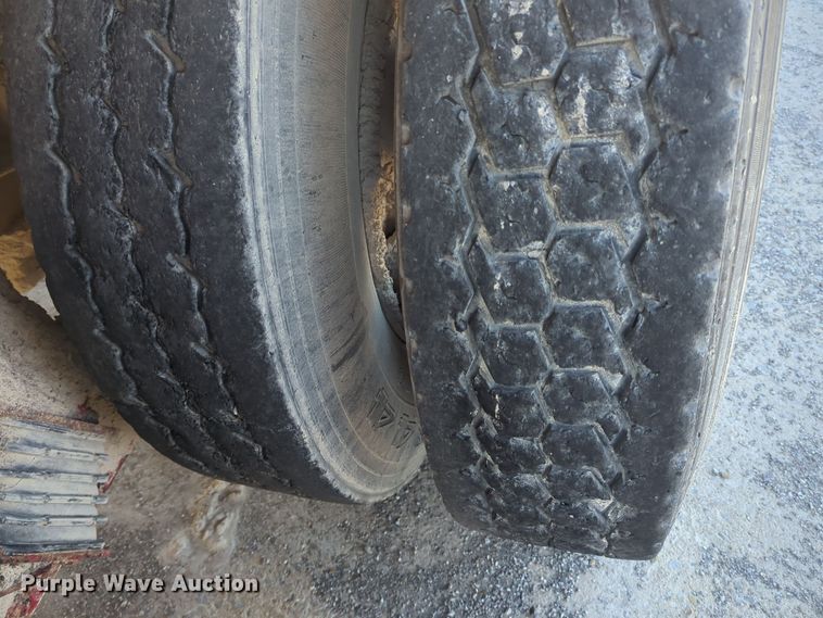 image for item ER4579 2006 Sterling L9500 flatbed truck