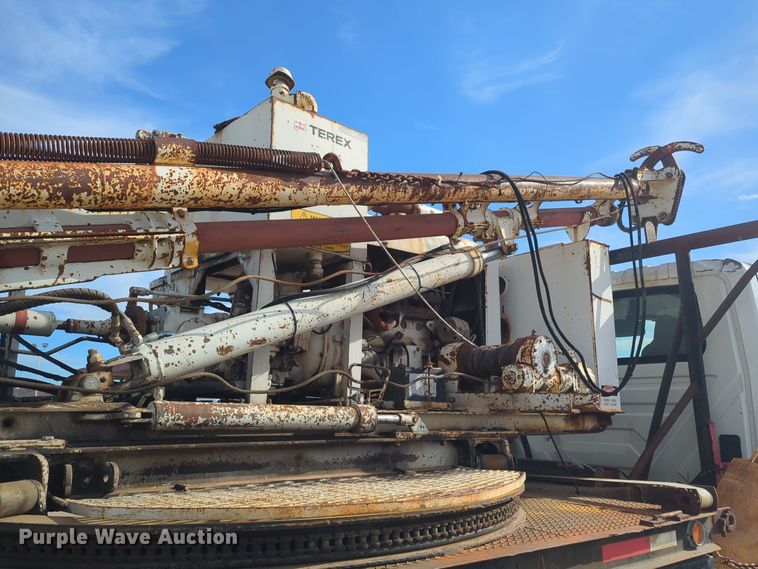 image for item ER4588 2002 International 4300 pressure digger truck