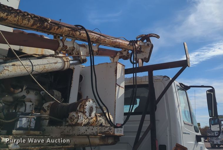 image for item ER4588 2002 International 4300 pressure digger truck