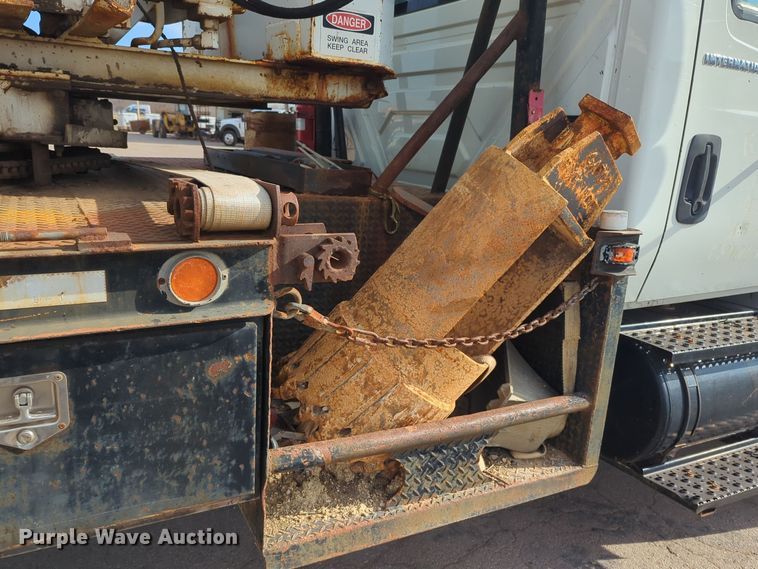 image for item ER4588 2002 International 4300 pressure digger truck