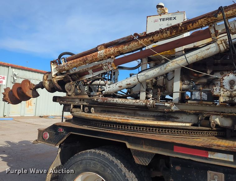 image for item ER4588 2002 International 4300 pressure digger truck