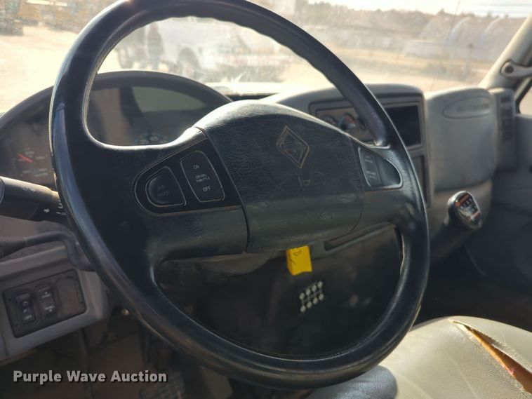 image for item ER4588 2002 International 4300 pressure digger truck