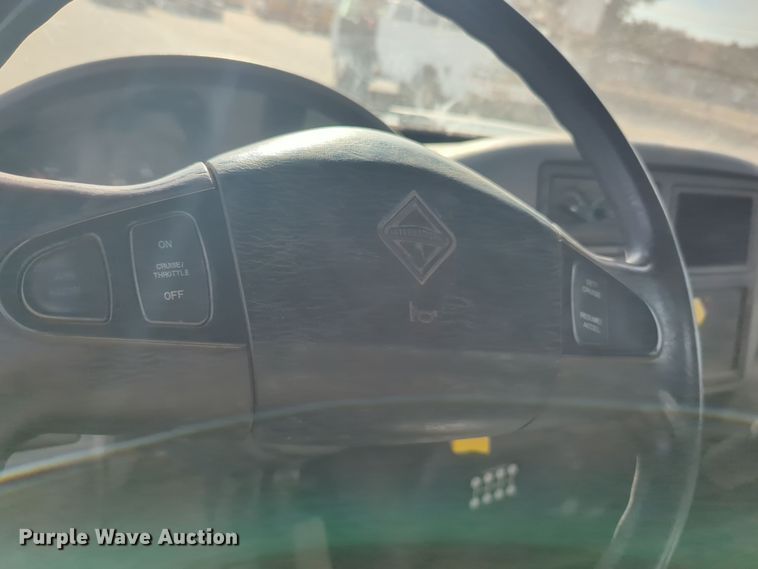 image for item ER4588 2002 International 4300 pressure digger truck