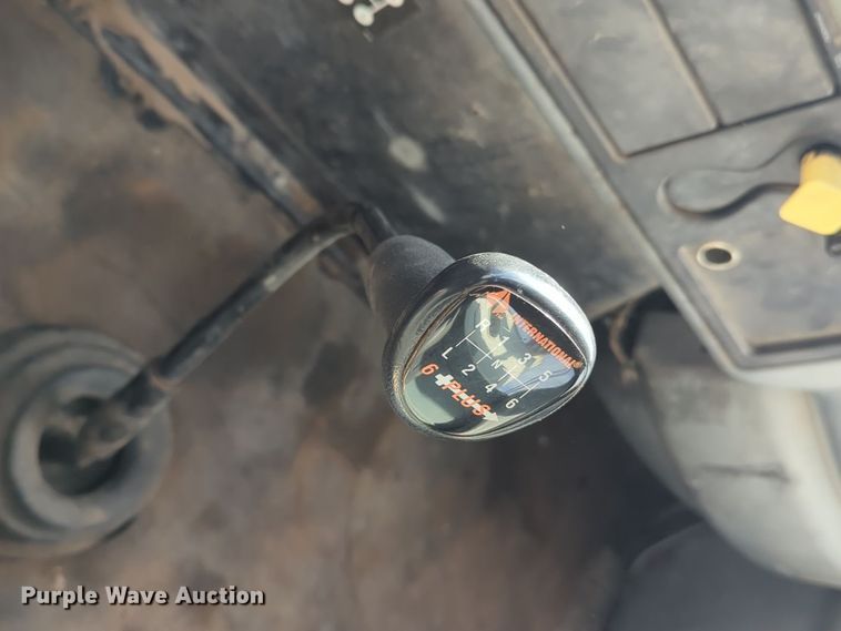 image for item ER4588 2002 International 4300 pressure digger truck