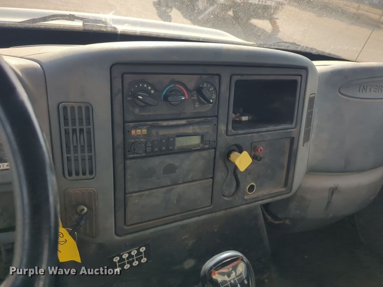 image for item ER4588 2002 International 4300 pressure digger truck