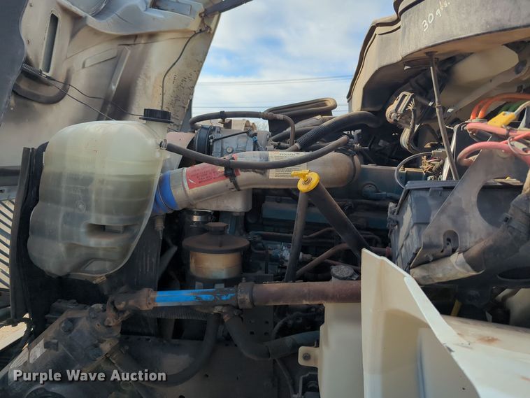 image for item ER4588 2002 International 4300 pressure digger truck