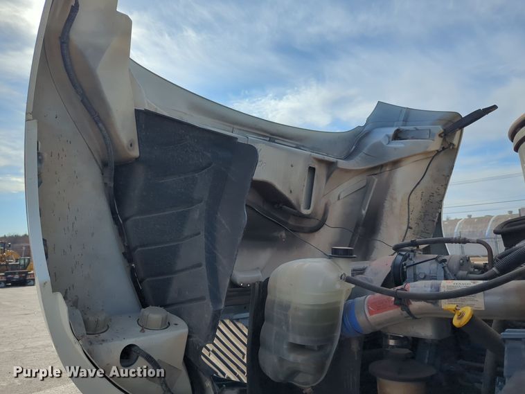 image for item ER4588 2002 International 4300 pressure digger truck