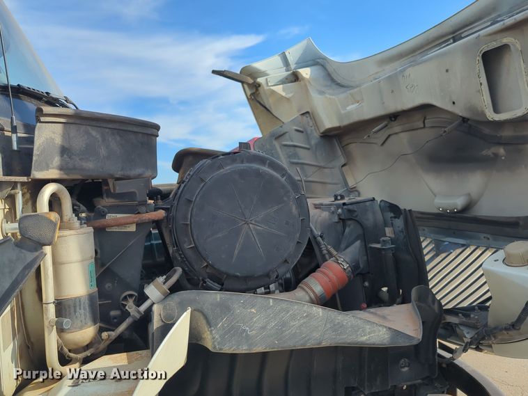 image for item ER4588 2002 International 4300 pressure digger truck