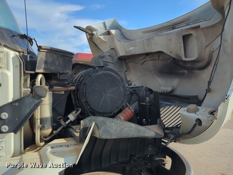 image for item ER4588 2002 International 4300 pressure digger truck