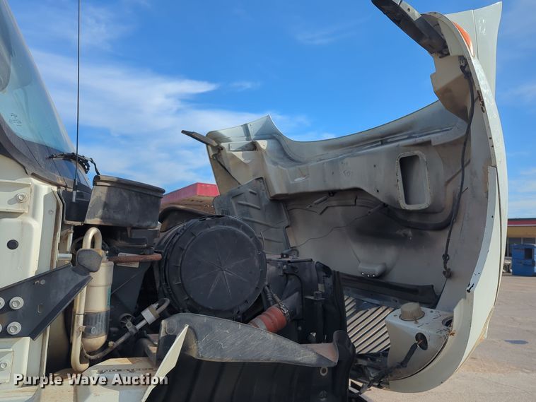 image for item ER4588 2002 International 4300 pressure digger truck