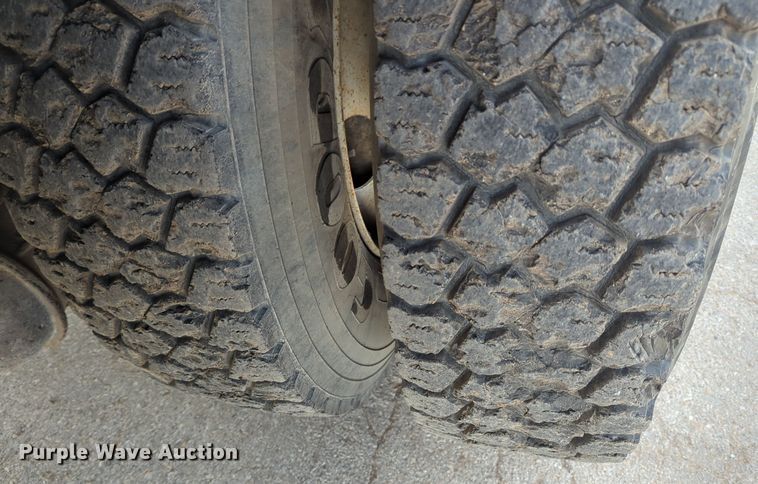 image for item ER4588 2002 International 4300 pressure digger truck