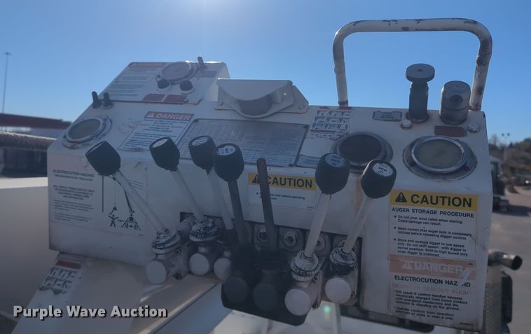 image for item ER4590 2003 Freightliner  FL80 digger derrick truck